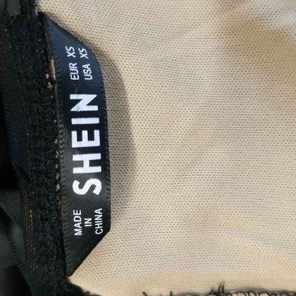 🎉HP🎉Shein Black and Nude Rouged Crop Top - Picture 6 of 8